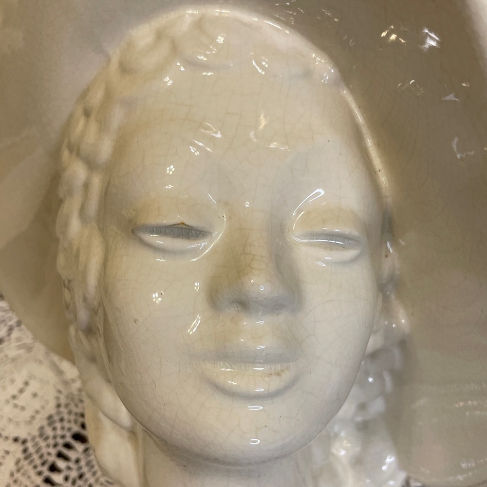 VINTAGE ROYAL HARGER Art Deco Woman with Broad Brimmed Hat Vase - Picture 6 of 12
